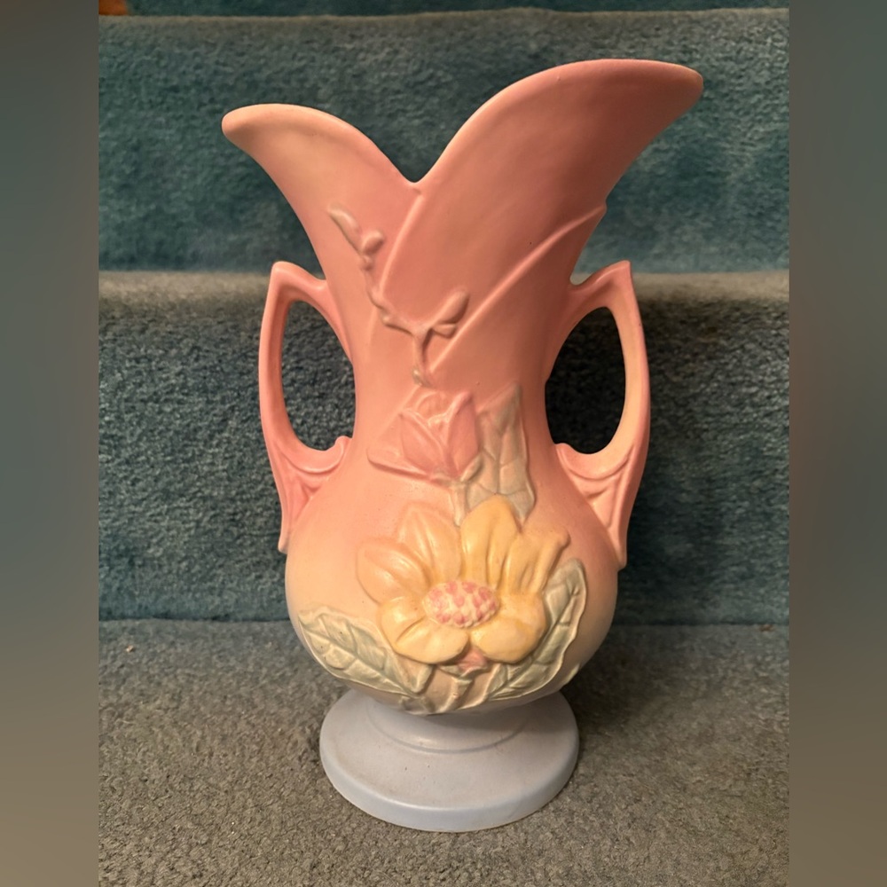 Vibtage Hull Vase Art Pottery 10 1/2” PASTELS Cottagecore Shabby Farmhouse Mint!